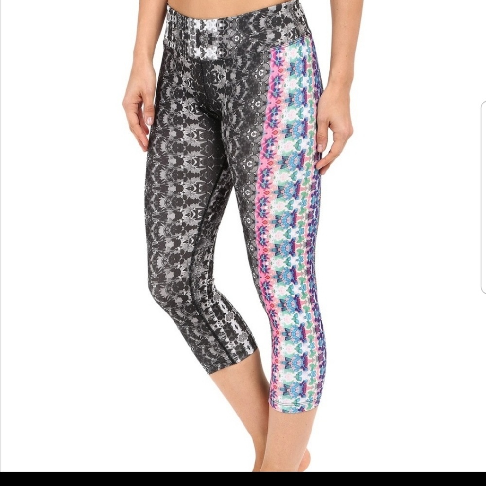 PrAna Hydrobloom Capri Leggings Size Medium - Picture 7 of 7